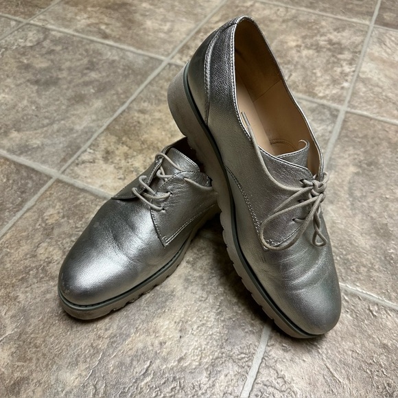 Nine West Shoes - Women’s Nine West designer shoes. EUC. Size 10. Silver, statement shoes!!!